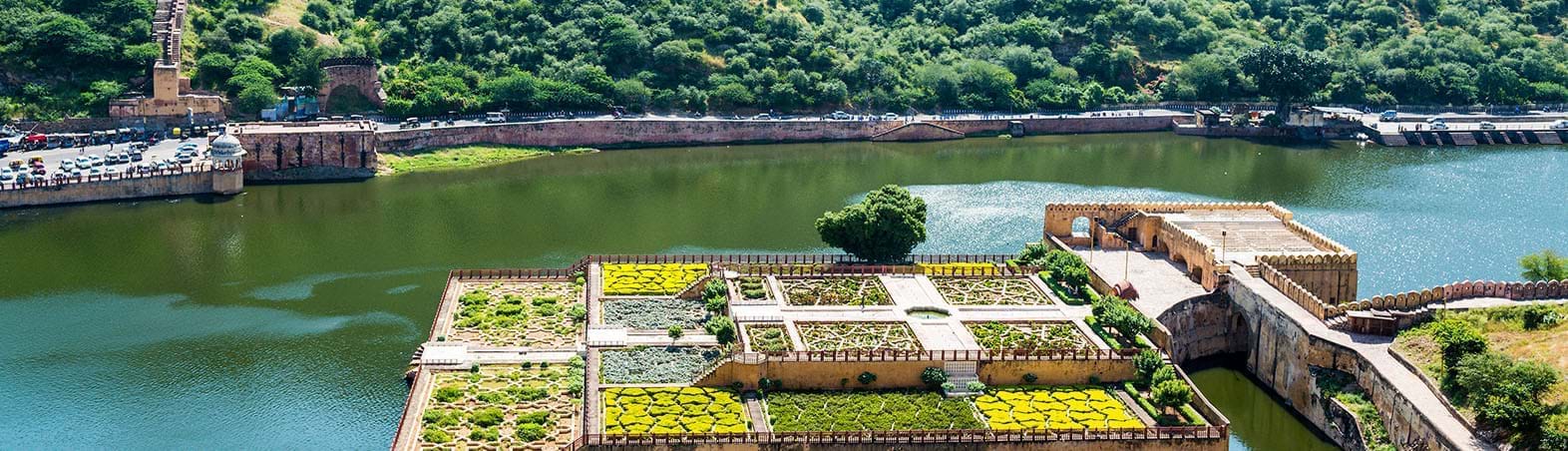 5 Ways to Explore the Pink City Like a Local